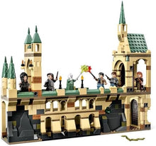 LEGO Harry Potter The Battle of Hogwarts (76415) – Castle Toy Set with Molly Weasley, Bellatrix Lestrange, Voldemort Minifigures & Sword of Gryffindor, Gift for Kids