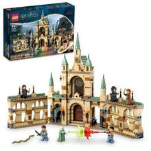 LEGO Harry Potter The Battle of Hogwarts, Castle Toy with Molly Weasley, Bellatrix Lestrange and Voldemort Minifigures plus the Sword of Gryffindor, Deathly Hallows – Part 2 Set 76415 - 1