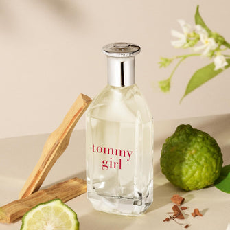 Tommy Hilfiger – Tommy Girl Eau de Toilette 50 ml – Perfume for Women – Very Fresh Floral Fragrance with Fruity Notes – Transparent Glass Bottle - 5