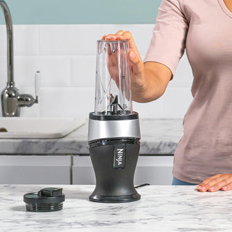 Ninja 700W Slim Blender & Smoothie Maker, 2x 470ml Cups with Spout Lids, Personal Blender, Crush Ice & Frozen Fruit, Silver